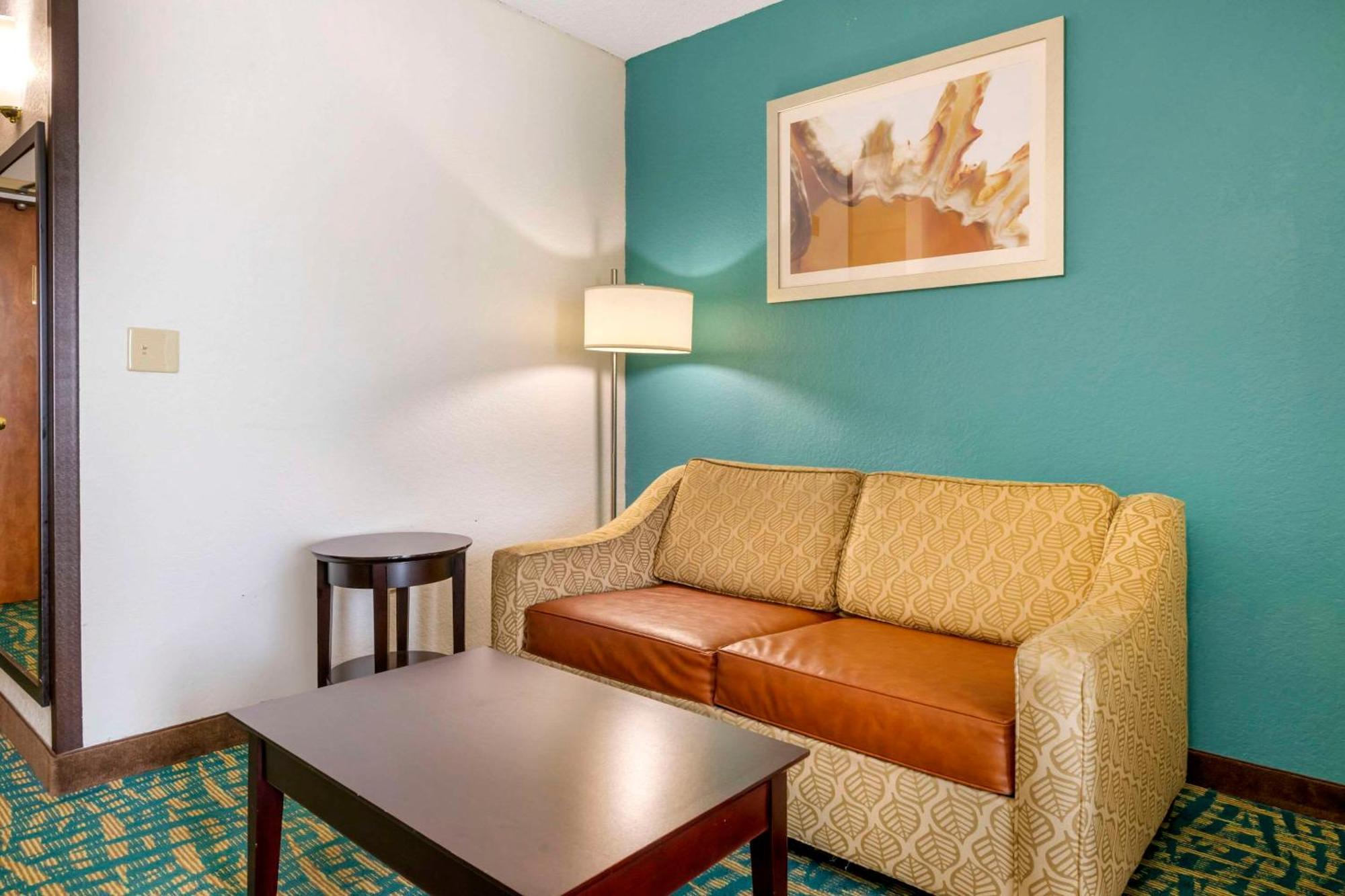 Comfort Inn & Suites Fort Lauderdale West Turnpike Lauderdale Lakes Exterior photo